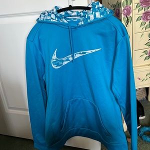 M Nike sweatshirt Therma fit